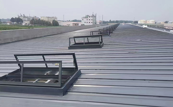 某中学室内体育馆天峻排烟窗改造项目