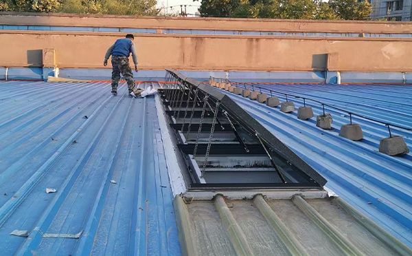 某区域性物流仓储中心天峻排烟窗系统安装项目