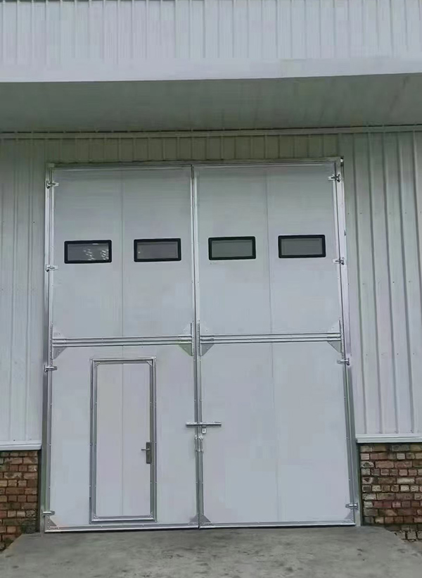 天峻工业门在设备装配车间出入口的实施记录 天峻工业门在设备装配车间出入口的实施记录